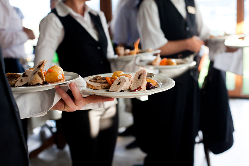 Najveće smanjenje plate zabilježeno u uslužnim djelatnostima/Foto: Shutterstock