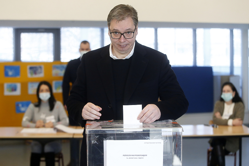 Predsjednik Srbije Aleksandar Vučić na referendumskom glasanju (Foto: EPA-EFE)