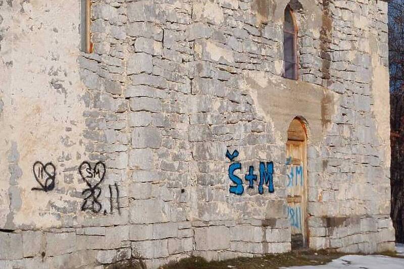 Fraditi na crkvi u Bihaću (Foto: RTRS)