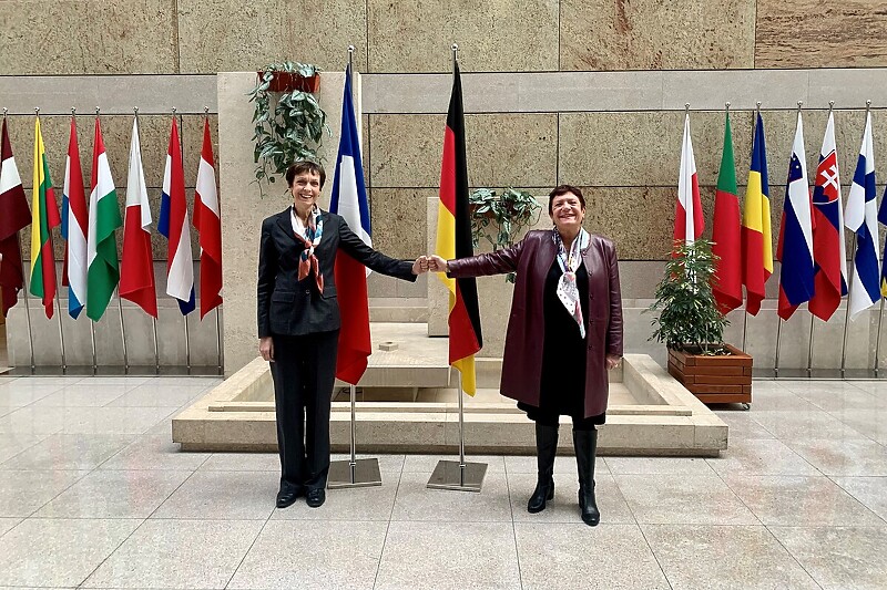 Margret Uebber i Christine Toudic (Foto: Ambasada Francuske)