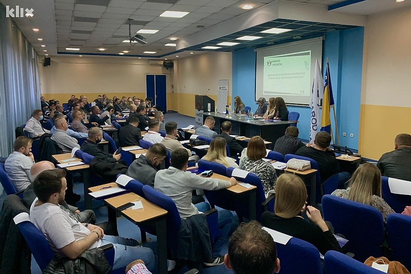 Kantonalni odbor Naroda i pravde tokom jedne od sjednica u Tuzli