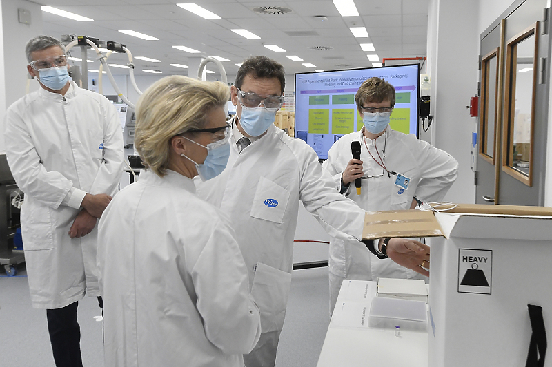 Ursula von der Leyen i Albert Bourla (Foto: EPA-EFE)