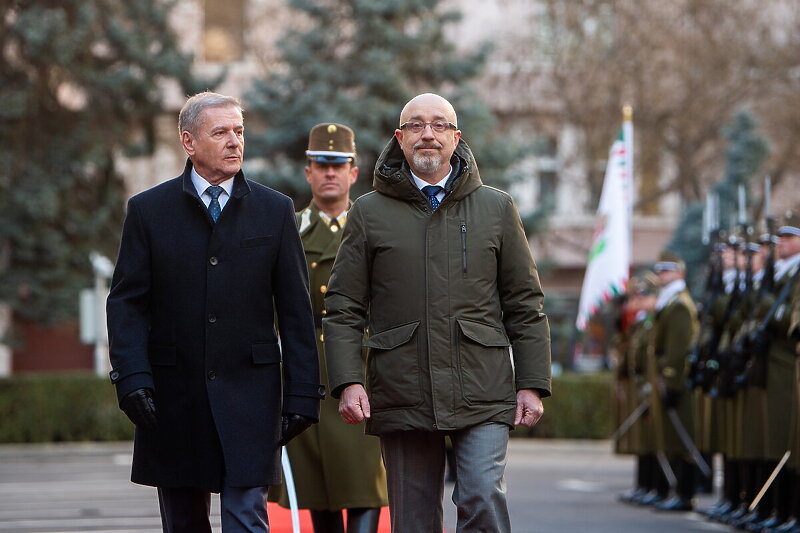 Tibor Benke (lijevo) i ministar odbrane Ukrajine Oleksej Reznikov (Foto: EPA-EFE)