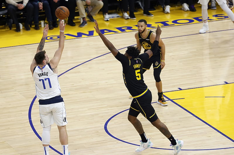 Luka Dončić je ubacio 30 poena uz 12 asistencija i šest skokova (Foto: EPA-EFE)