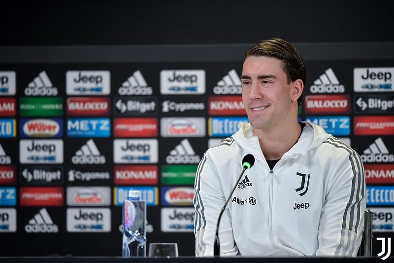 Dušan Vlahović na predsttavljanju u novom klubu (Foto: Juventus)