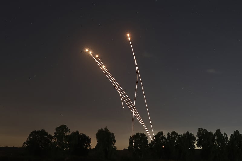 Trenuci kada "Željezna kupola" presreće rakete (Foto: EPA-EFE)