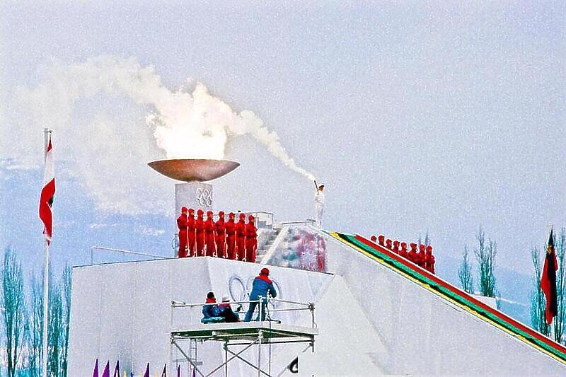 Olimpijski plamen zapalila je klizačica Sanda Dubravčić