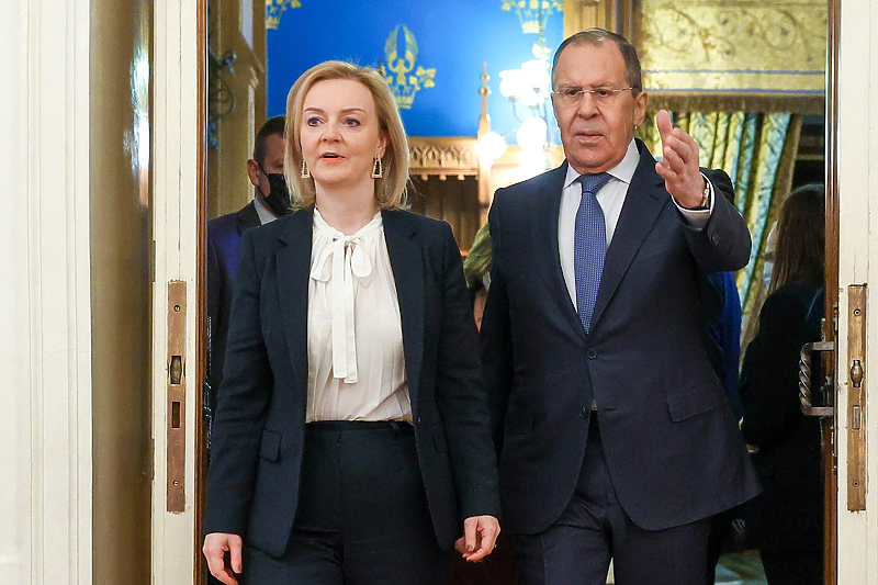 Liz Truss i Lavrov nakon sastanka u Moskvi (Foto: EPA-EFE)