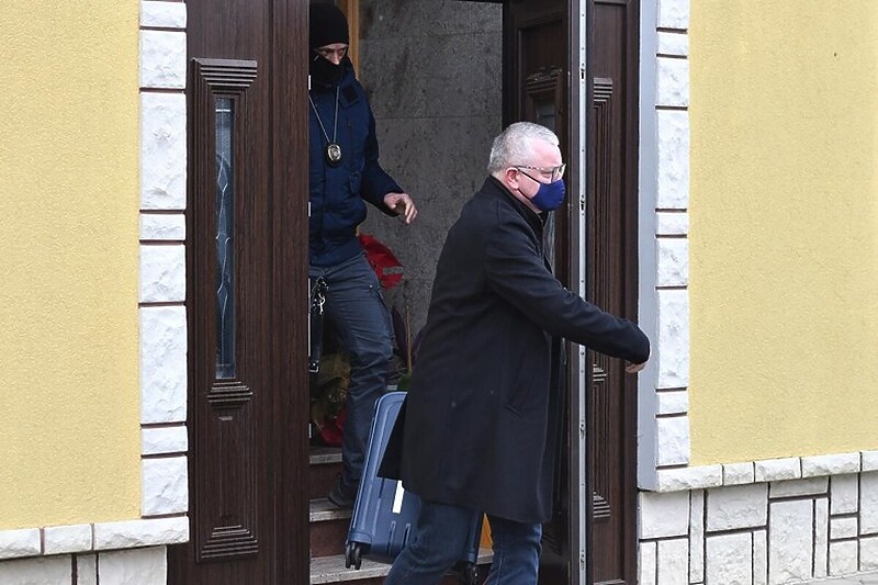 Darko Horvat odlazi sa istražiteljima (Foto: Vjeran Žganec Rogulja/PIXSELL)