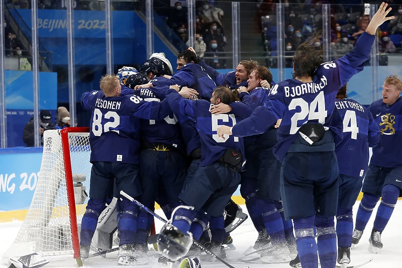 Slavlje finskih hokejaša nakon pobjede protiv Rusije (Foto: EPA-EFE)