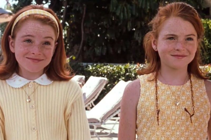 Lindsey Lohan u filmu iz 1998. utjelovljuje simpatične blizanke Annie i Hallie (Foto: Twitter)