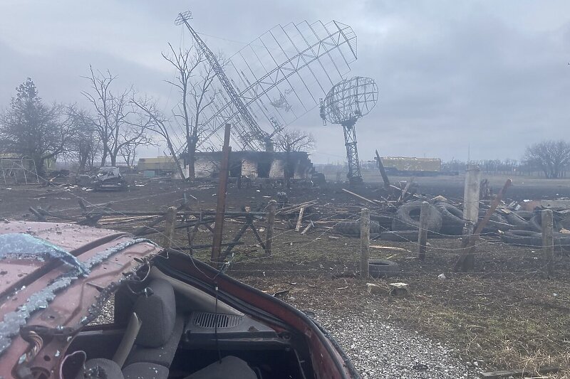 Uništena radarska stanica kod Mariupolja, u južnom dijelu Ukrajine (Foto: Twitter)