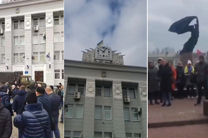 Građani Berdyanska nacionalnom himnom "protestuju" ispred Gradskog vijeća (Foto: Twitter)