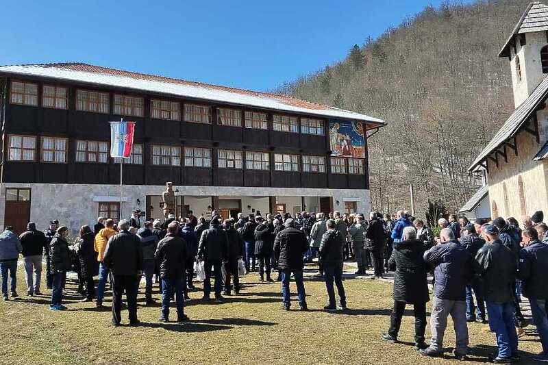 Okupljanje Ravnogoraca i simpatizera u "Draževini" (Foto: BIRN BiH)