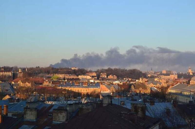 Oblak dima iznad Lavova (Foto: BBC)