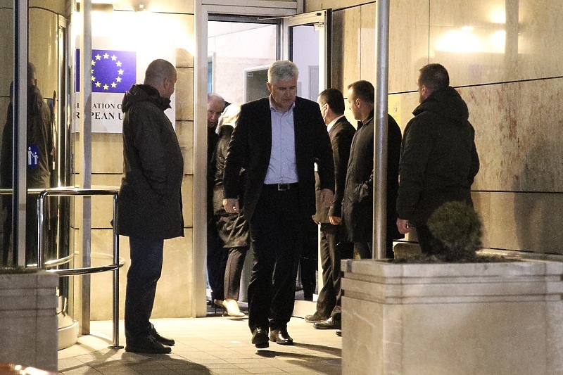 Čović napušta zgradu Delegacije EU u BiH (Foto: I. L./Klix.ba)