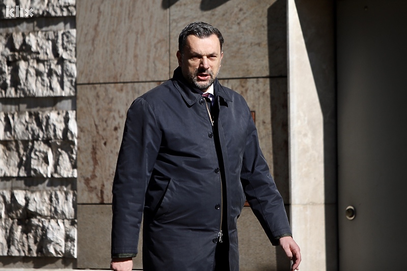 Elmedin Konaković dolazi na pregovore u zgradu EU (Foto: I. L./Klix.ba)