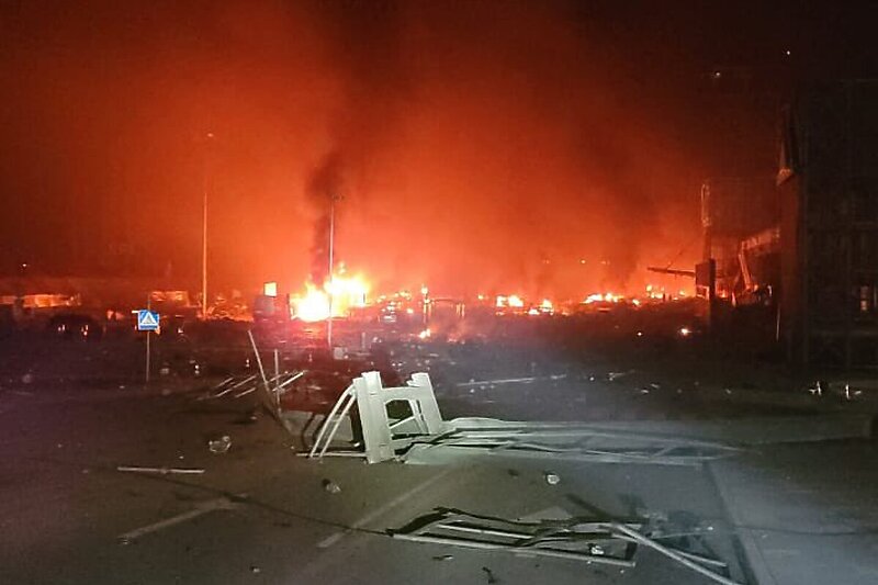 Veliki požar u trgovačkom centru (Foto: Twitter)