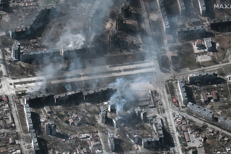 U toku snažni napadi na Mariupolj (Foto: EPA-EFE)