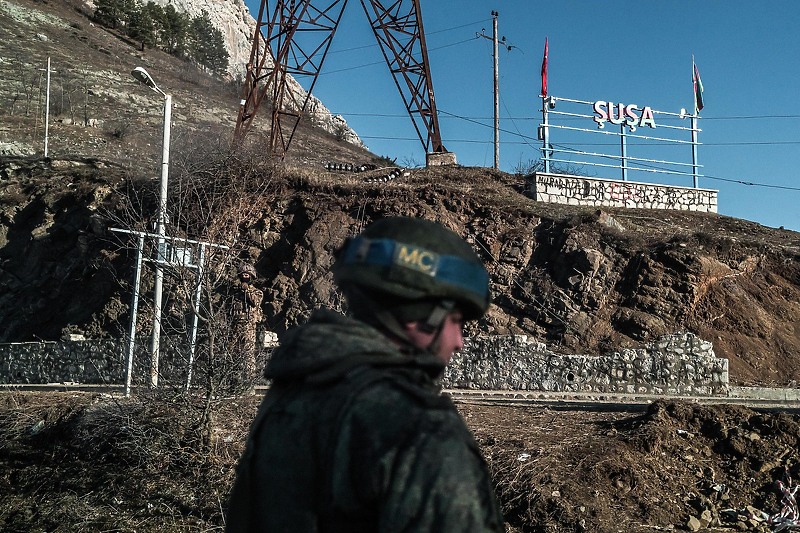 Ruski vojnik na checkpointu u blizini mjesa Susa u Nagorno Karabahu