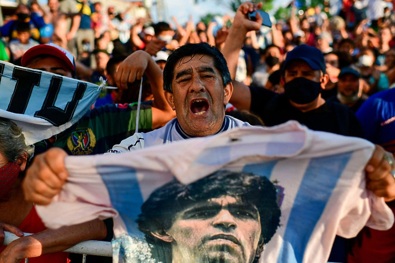 Navijači u Argentini su i dalje ludi za Maradonom (Foto: Twitter)