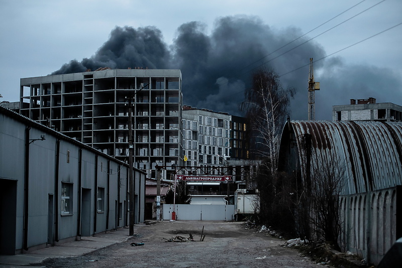 Lavov tokom jučerašnjeg granatiranja (Foto: EPA-EFE)