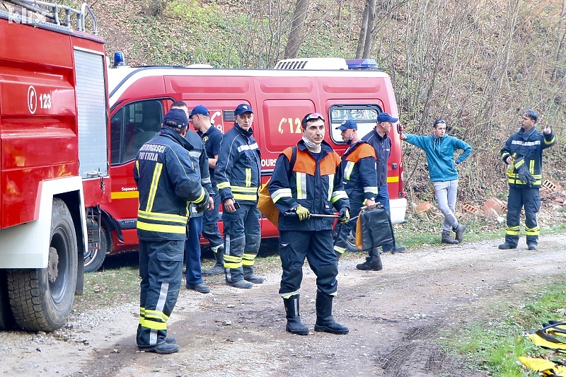 Tuzlanski vatrogasci tokom akcije iz 2020. godine (Foto: A. K./Klix.ba)