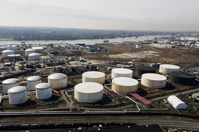 Američka skladišta nafte u New Jersey (Foto: EPA-EFE)