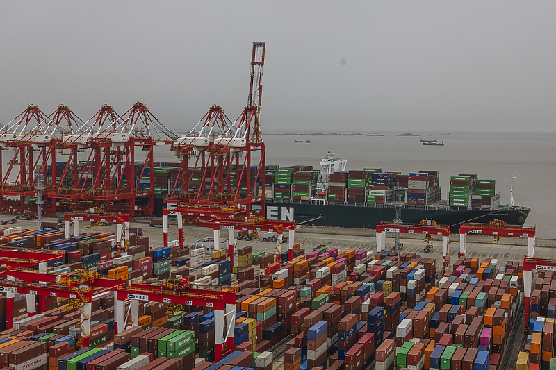 Šangajska luka je jedna od najprometnijih na svijetu (Foto: EPA-EFE)