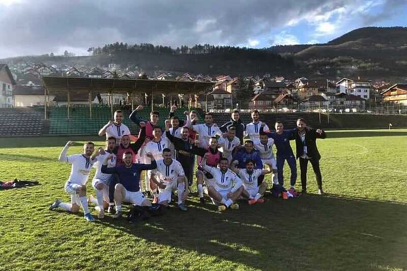 Slavlje igrača TOŠK-a u Goraždu (Foto: NK TOŠK)