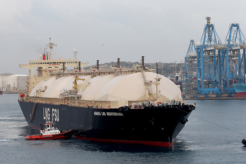 Izgled plutajućih tankera koji skladište ukapljeni plin (Foto: EPA-EFE)