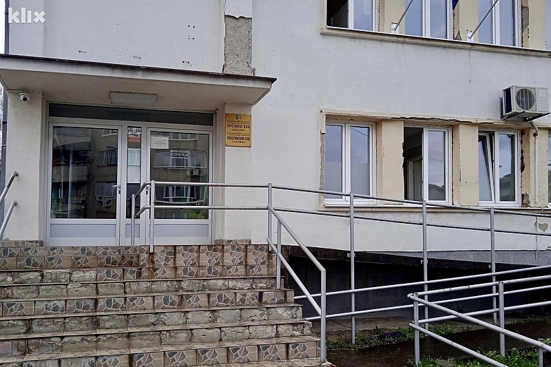Oronula zgrada u kojoj se nalazi Općinski sud u Lukavcu (Foto: Web stranica suda)