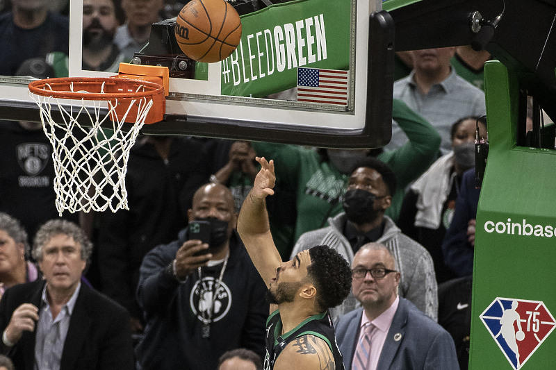 Tatum pogađa za pobjedu Bostona (Foto: EPA-EFE)