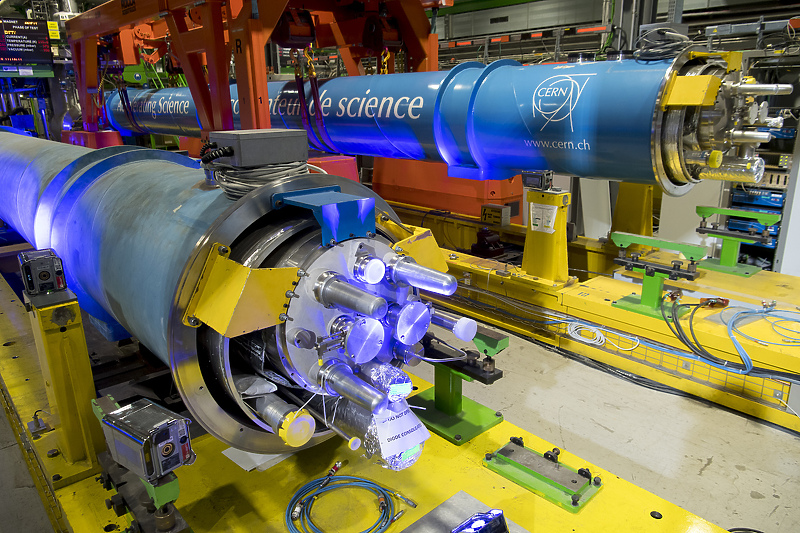 Izgled magneta koji se nalaze u LHC-u (Foto: EPA-EFE)