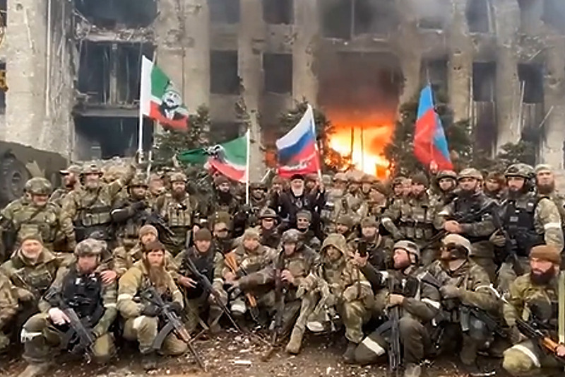 Čečenski vojnici u Mariupolju (Screenshot: RIA Novosti)