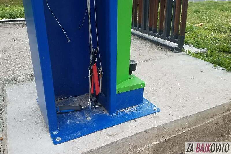 Ukraden alat s javne stanice za servisiranje bicikala (Foto: Giro di Sarajevo)
