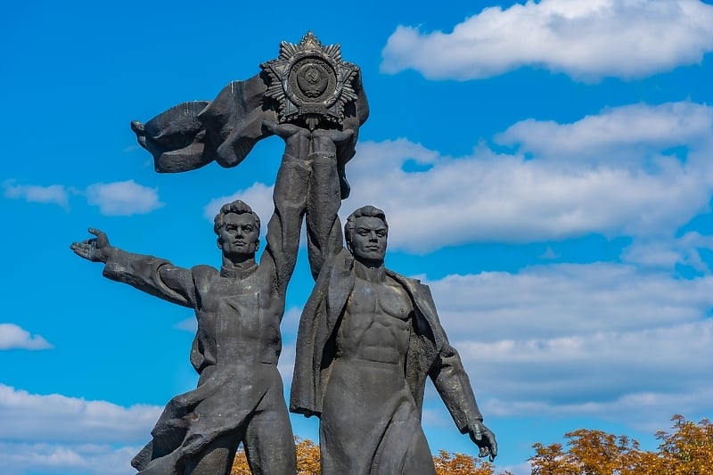 Statua u Kijevu koja slavi prijateljstvo Rusije i Ukrajine (Foto: Shutterstock)