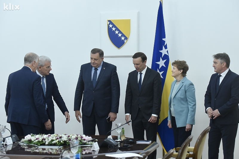 Chris Murphy pored Milorada Dodika (Foto: I. L./Klix.ba)