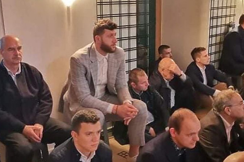 Nurkić je podijelio fotografiju iz džamije (Foto: Instagram)