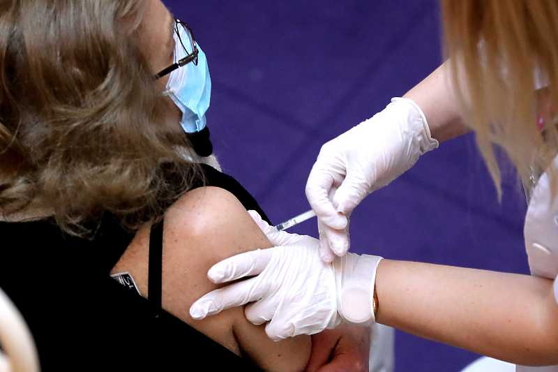 Stručnjaci još nemaju jasan stav o vakcinaciji četvrtom dozom (Foto: EPA-EFE)