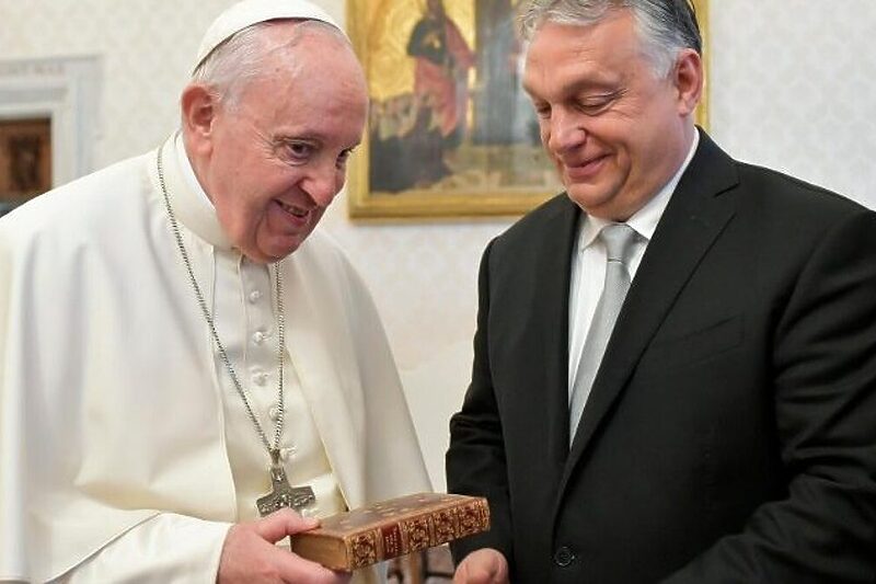 Detalj susreta pape Franje i Viktora Orbana 21. aprila ove godine