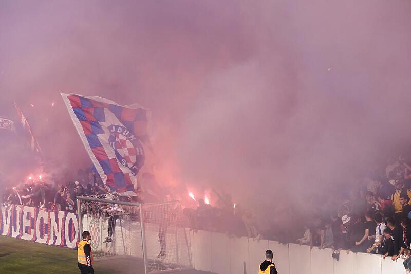 Navijači Hajduka uoči utakmice (Foto: Miroslav Lelas/Pixsell)