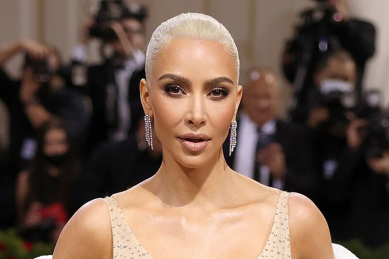 Kim Kardashian na Met Gali (Foto: Twitter)