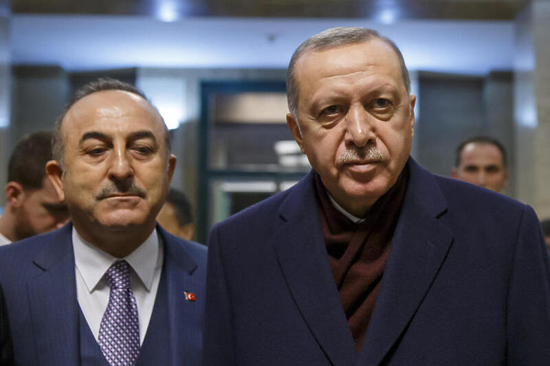 Cavusoglu i Edogan (Foto: EPA-EFE)