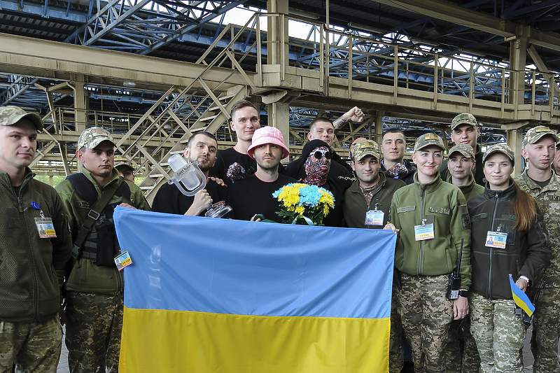 Članovi grupe Kalush Orchestra nakon povratka u Ukrajinu (Foto: EPA-EFE)