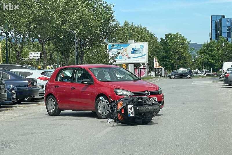 Saobraćajna nesreća na Alipašinom Polju u Sarajevu (Foto: Čitatelj)