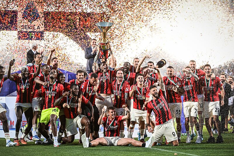 Slavlje nogometaša Milana nakon trećeg gola Kessiea (Foto: Twitter)