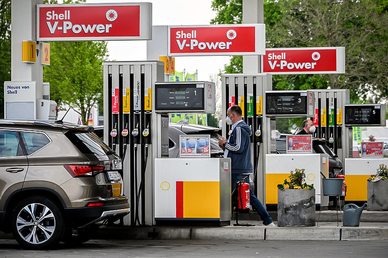Njemačka vlada će pokušati da snizi cijene nafte ukidanjem dijela nameta (Foto: EPA-EFE)