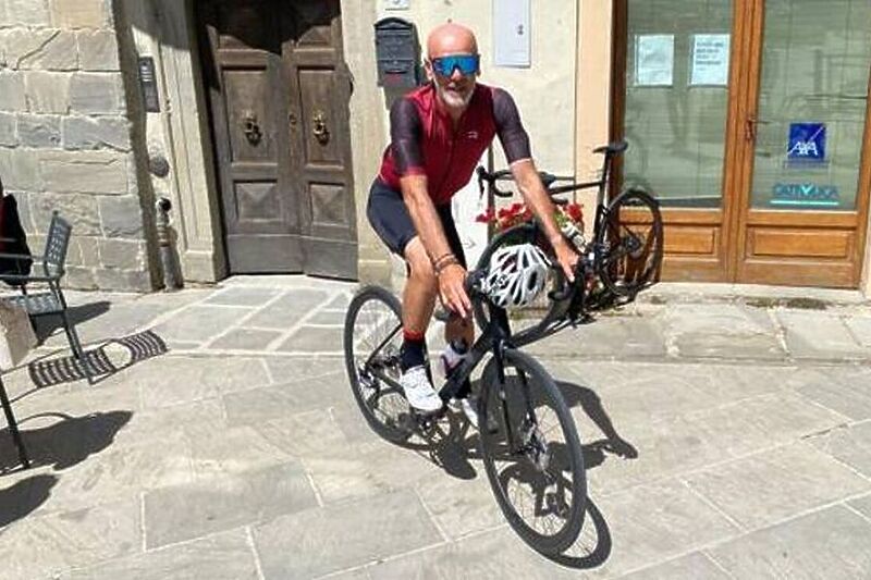 Stefano Pioli na biciklu (Foto: Twitter)