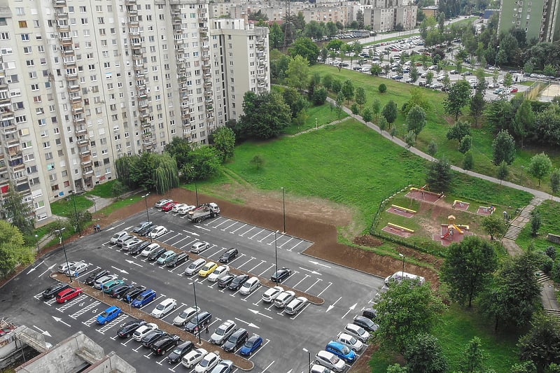 Sporni parking u ulici Bajrama Zenunija